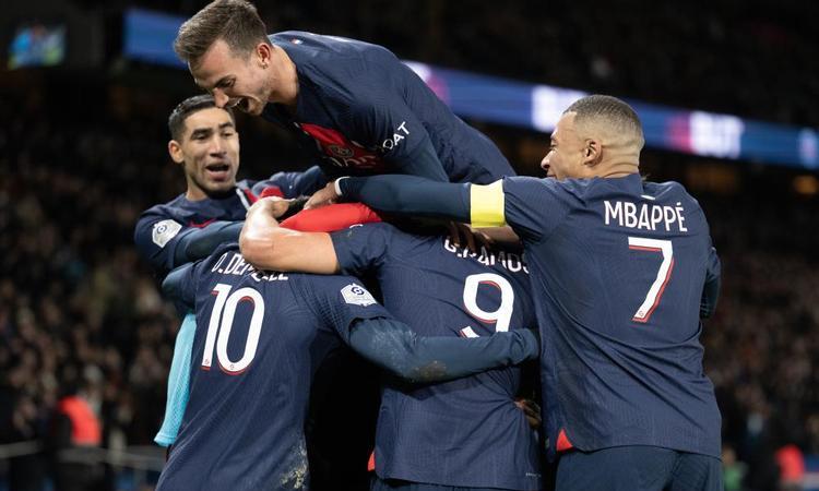 巴黎主力队员在法甲比赛中发挥出色